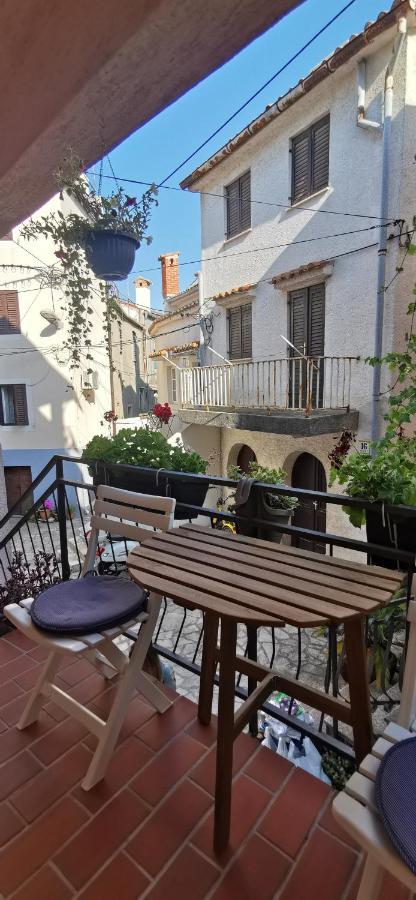 Vacation Home Kovachnica Vrbnik Bagian luar foto